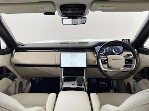 Range Rover Autobiography 3.0L D300 Standard - Image 4