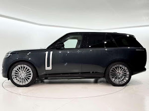 Range Rover Autobiography 3.0L D300 Standard - Image 5