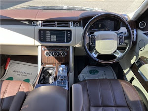 Range Rover Autobiography Long Wheelbase 4WD - Image 8